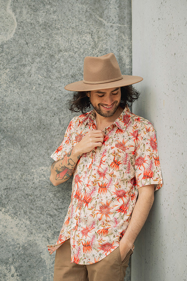 Men's short sleeve shirt with Australian botanical print